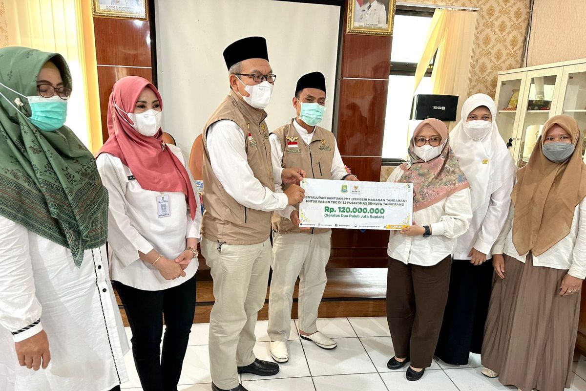 Baznas beri paket makanan tambahan 200 penderita TBC Kota Tangerang