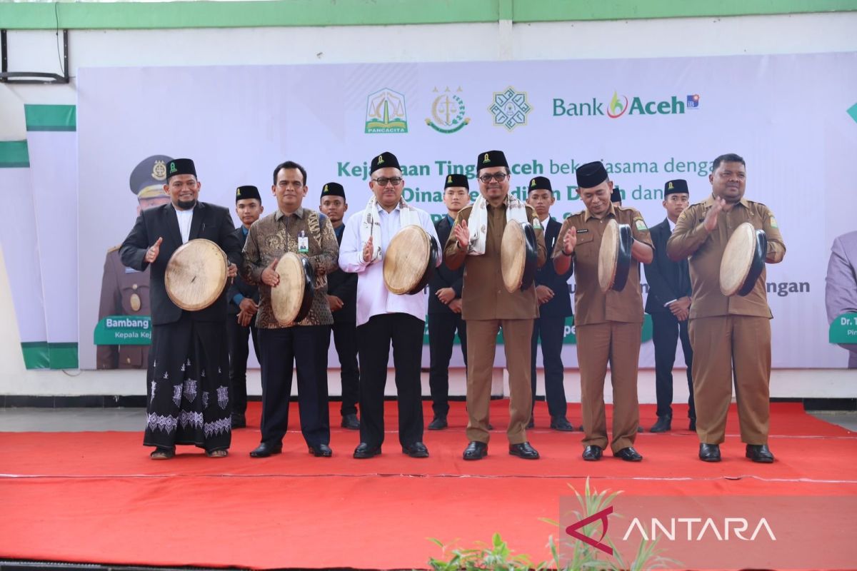 Bank Aceh dukung program jaksa masuk dayah untuk edukasi keuangan