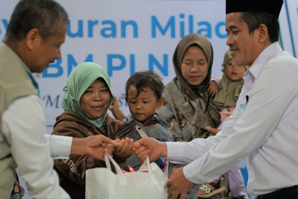 YBM PLN UID Kalselteng bagikan paket gizi kepada 550 anak cegah stunting