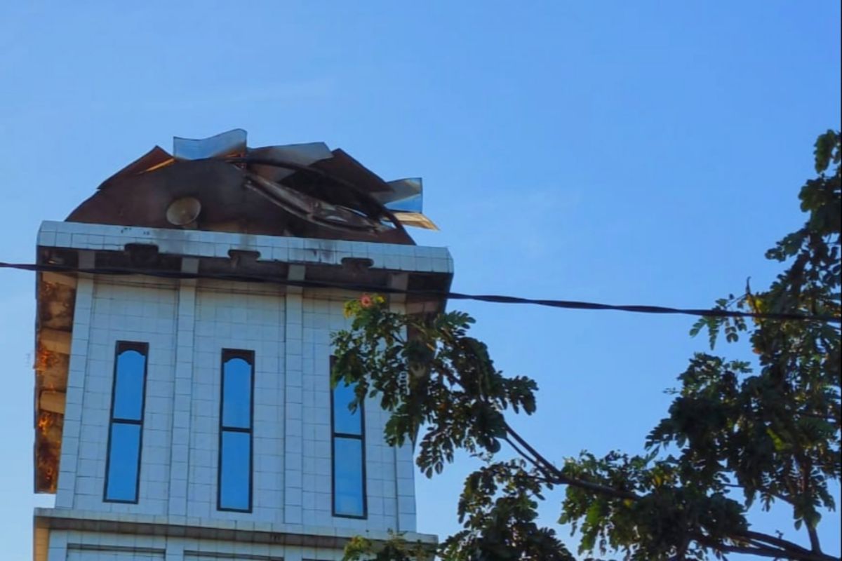 Angin puting beliung koyak atap masjid dan rumah di Tapin