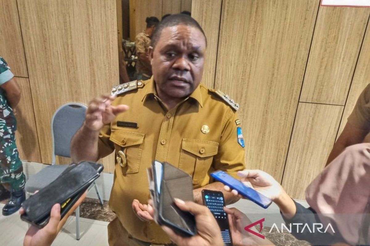 Bupati Manokwari tegaskan kepala kampung harus netral pada tahun politik