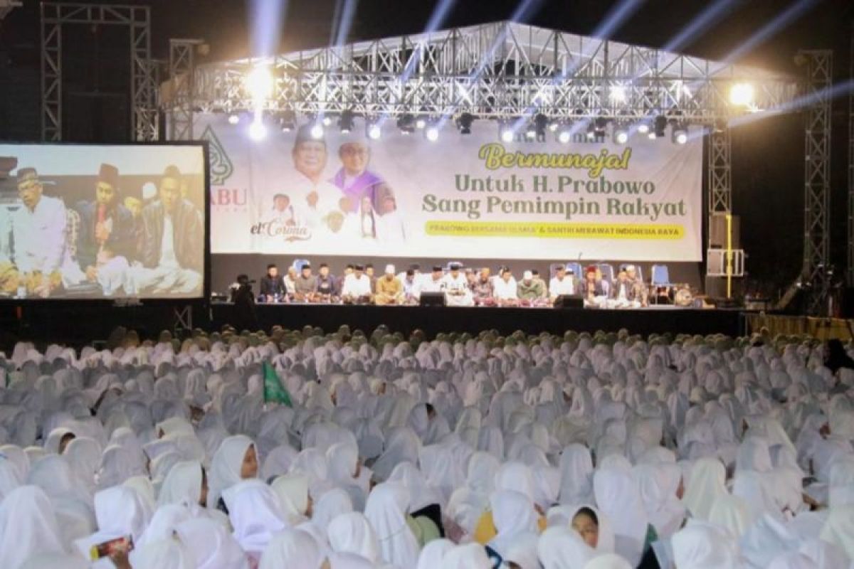 Kiai dan ribuan santri di Jatim bermunajat doakan Prabowo di Pilpres 2024