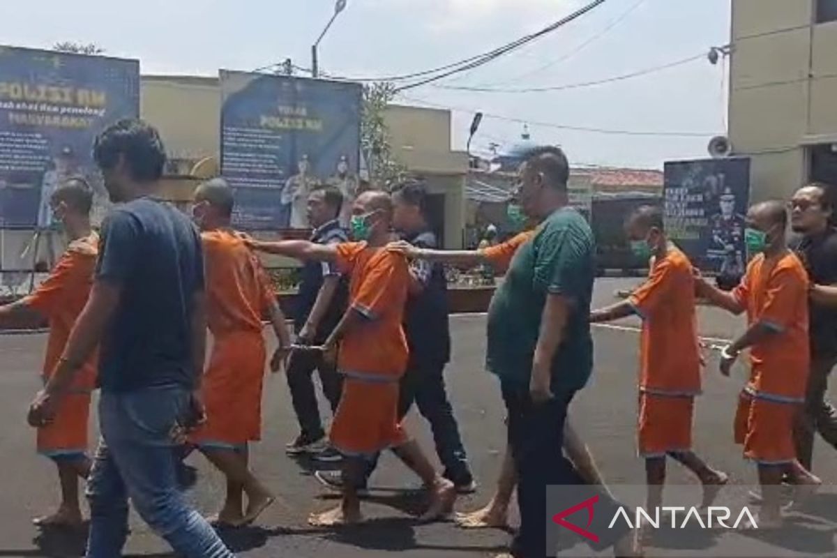 Polres Cianjur bekuk enam pelaku pencurian puluhan ekor kambing