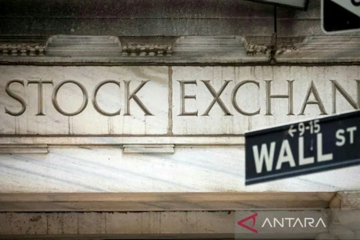 Wall Street jatuh dipicu naiknya imbal hasil obligasi usai pidato Powell
