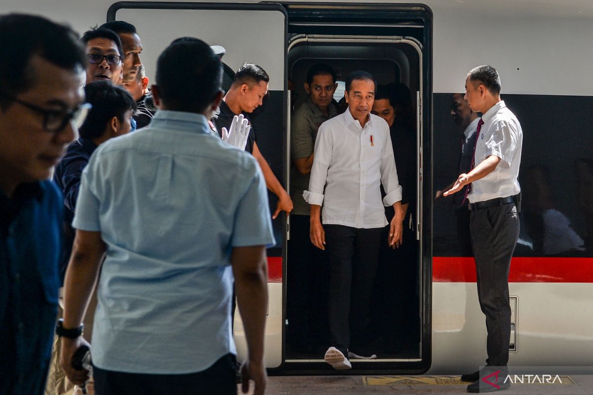 Jokowi : Tak ada subsidi tiket KA cepat Jakarta-Bandung