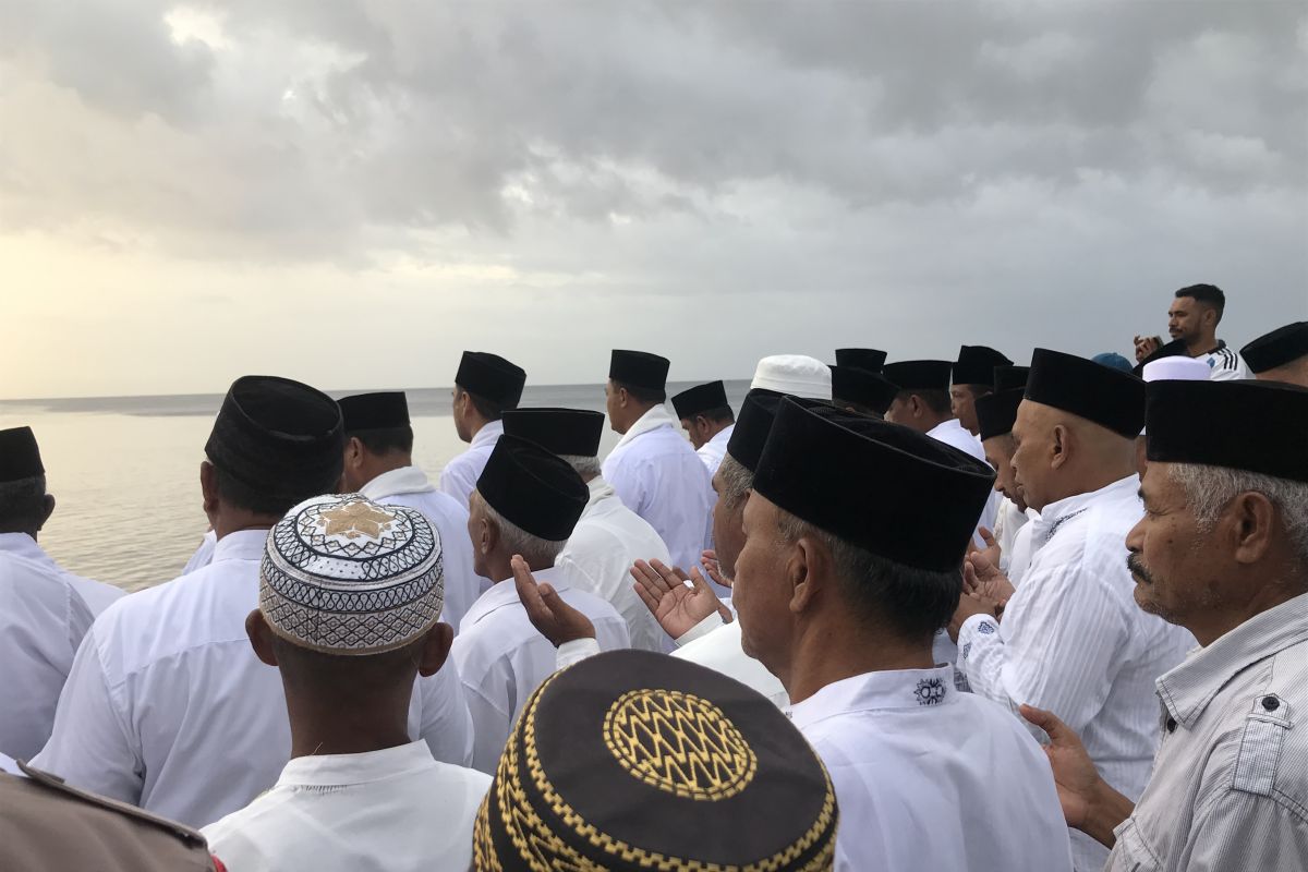 Masyarakat Desa Hitu Maluku Tengah gelar tradisi Mandi Safar untuk tolak bala
