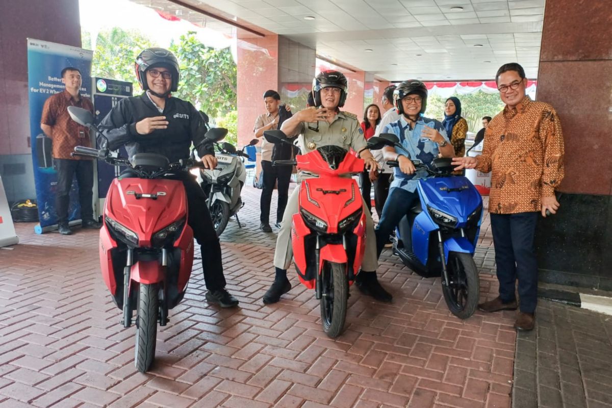 Gesits dan Pemkot Jakarta Pusat sosialisasikan sepeda motor listrik - ANTARA