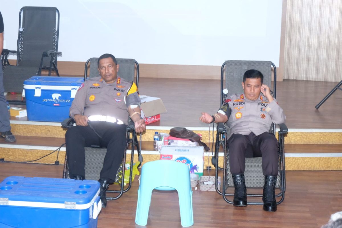 Kapolda Jambi ikut donor darah hari lalu lintas Bhayangkara