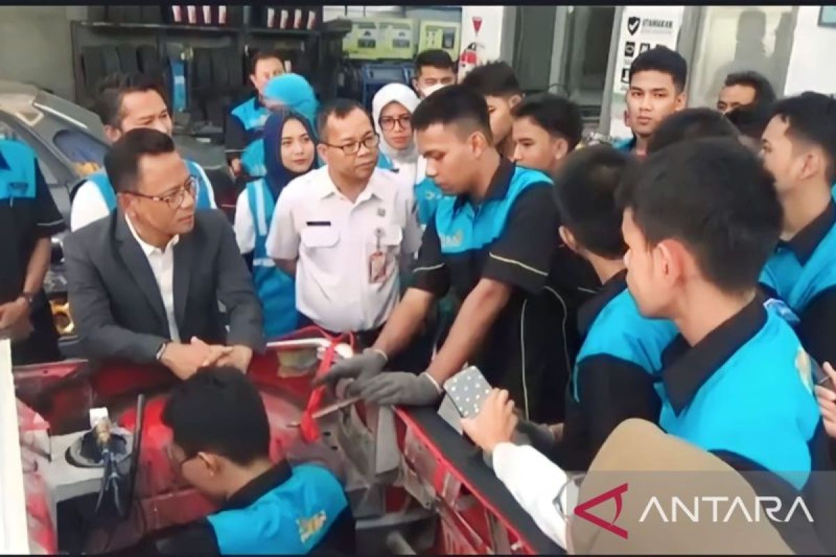 SMKN 26 Rawamangun Jaktim sediakan layanan konversi mesin kendaraan dari  BBM jadi kendaraan listrik