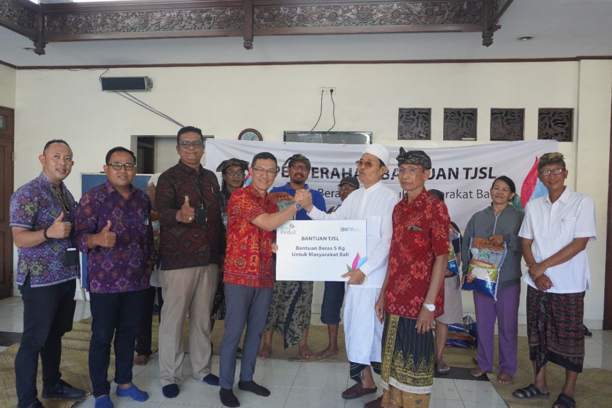 PLN berikan 7.462 paket sembako ke masyarakat kurang mampu di Bali