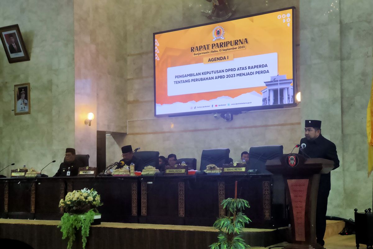 Paripurna DPRD Kalsel sahkan RAPBD-P 2023 dan penyampaian RAPBD 2024