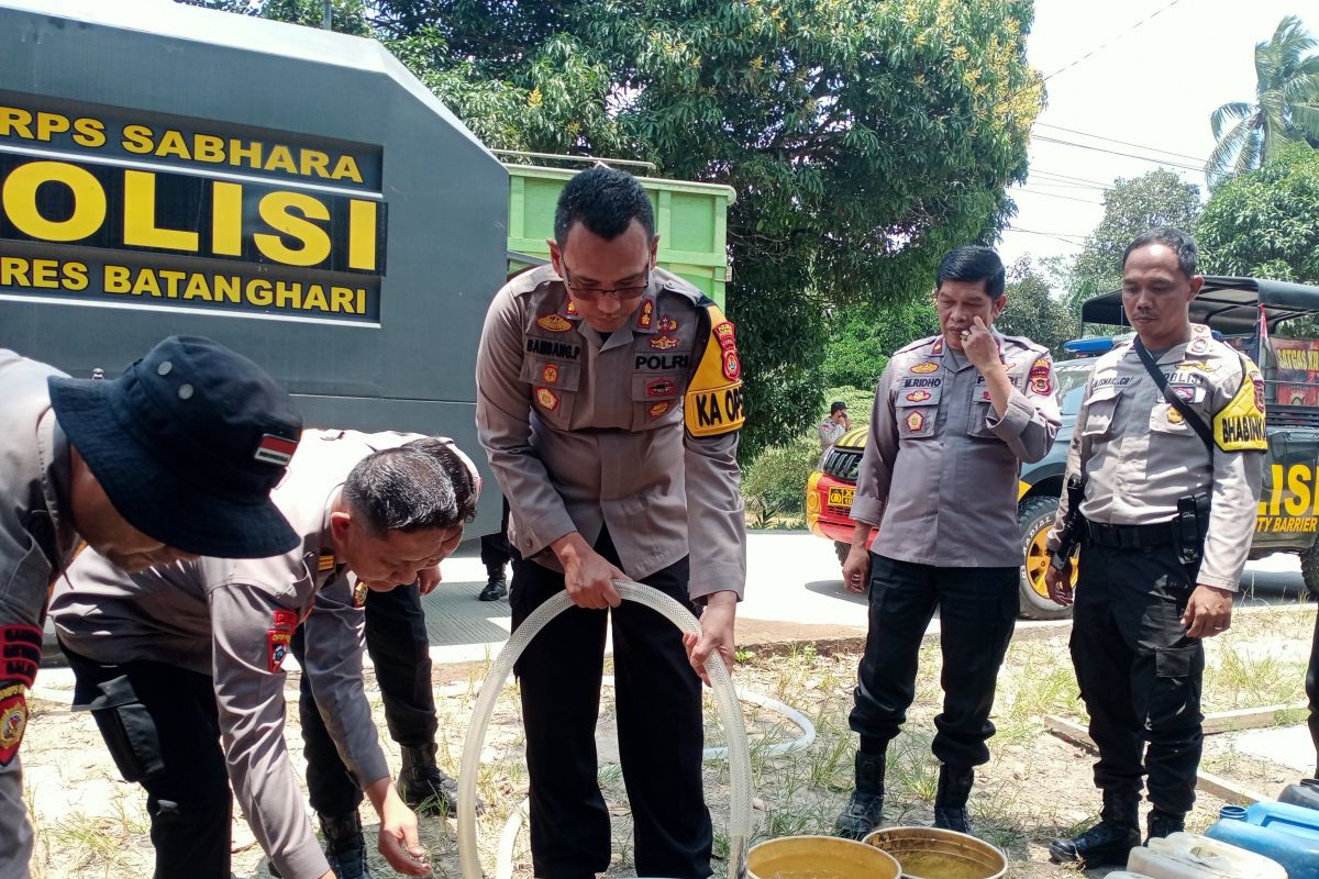 Kapolres Batanghari salurkan bantuan air bersih untuk warga Desa Kilangan