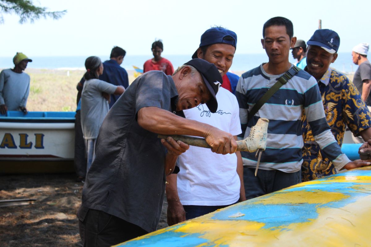 DKP Kulon Progo berikan bimtek tambal perahu ke nelayan agar mandiri