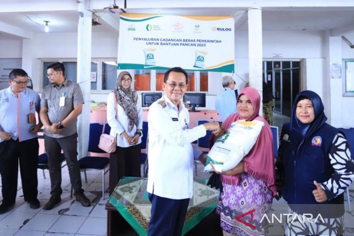 Warga tak mampu di Banda Aceh dapat bantuan cadangan beras