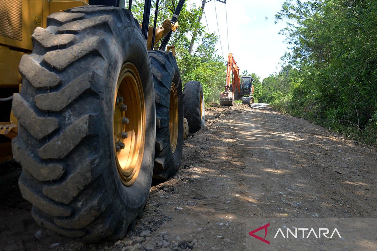 FOTO - Peningkatan koneksitas jalan daerah di Aceh