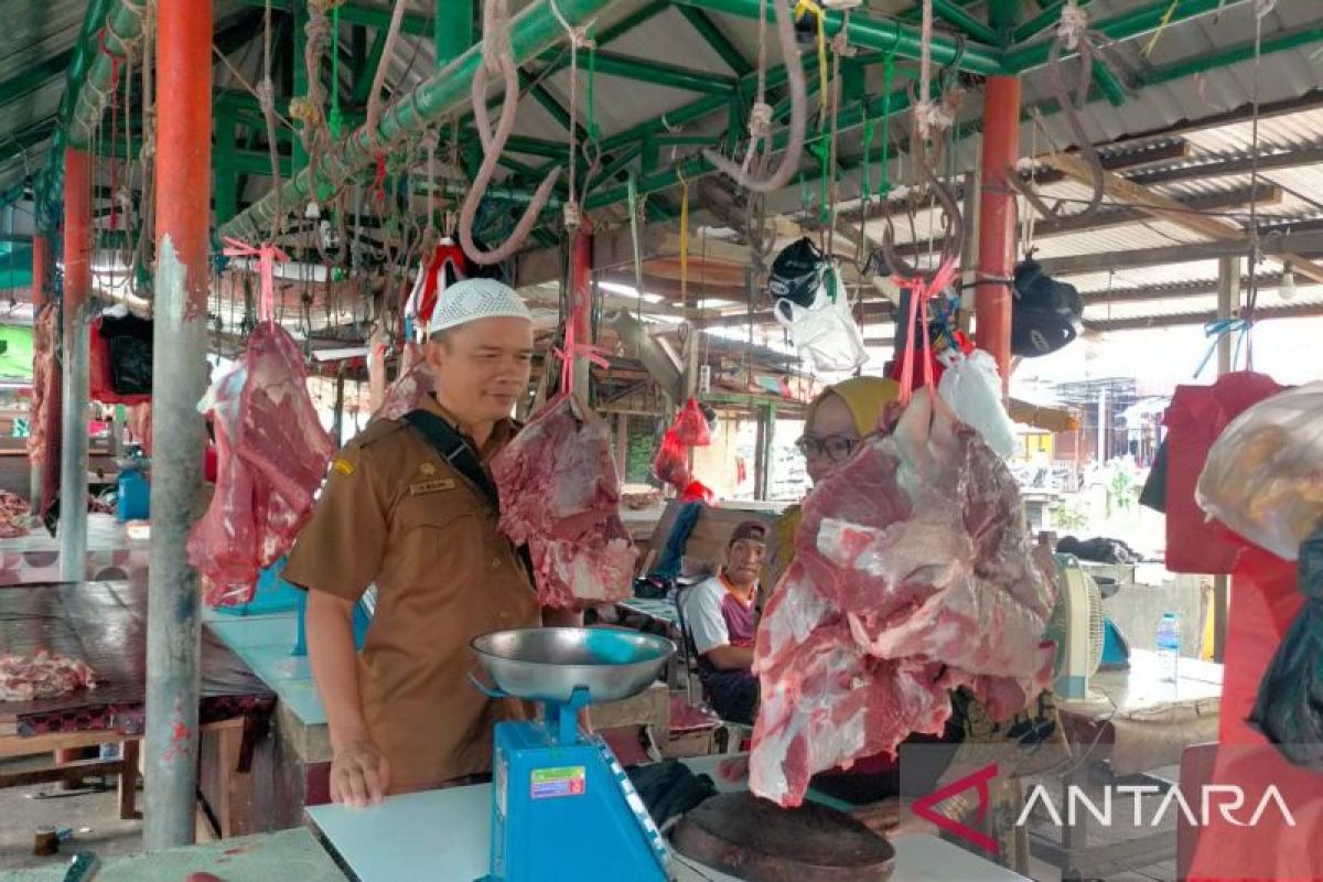 Penjualan daging sapi di Singkawang turun akibat daging beku online