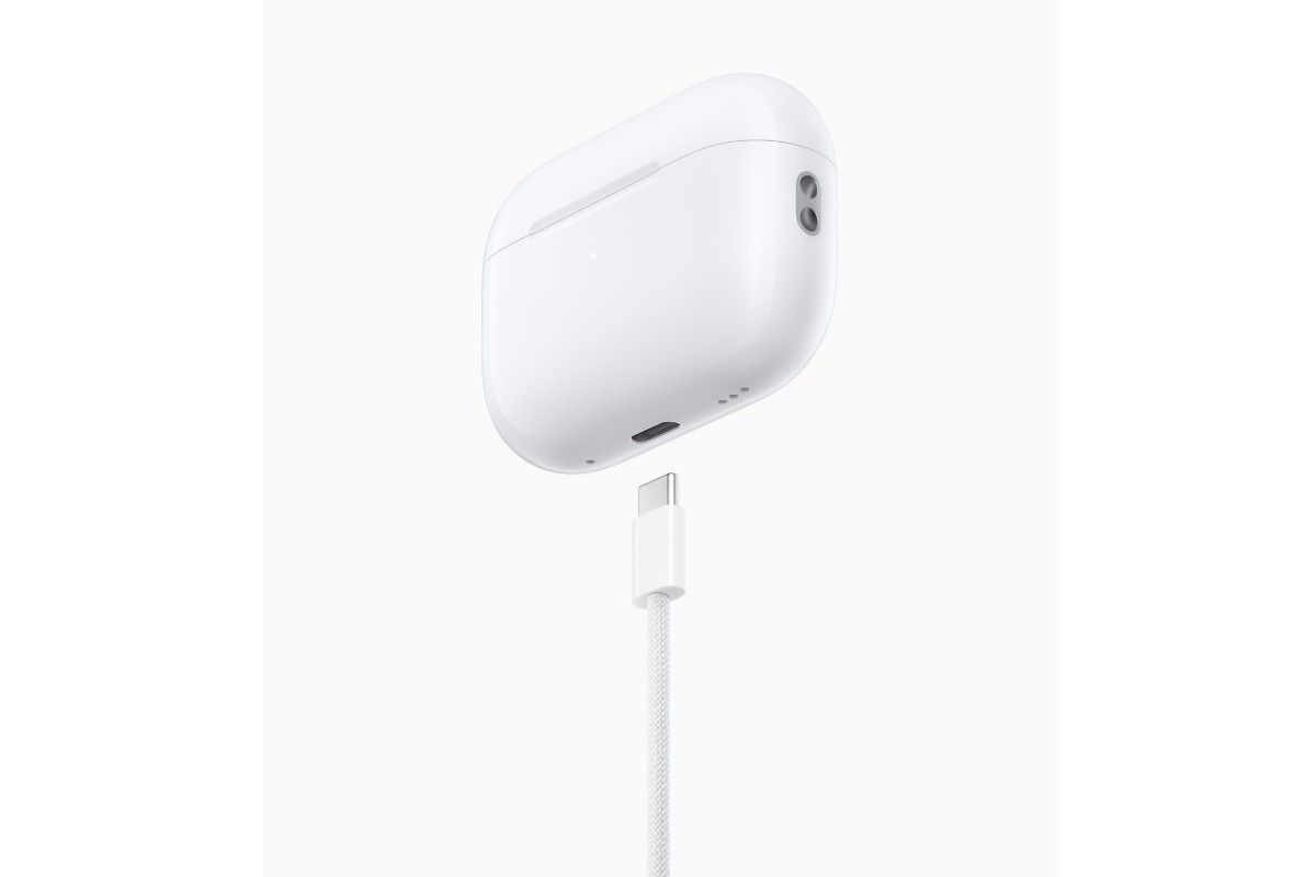 Apple lengkapi AirPods Pro generasi kedua dengan USB-C
