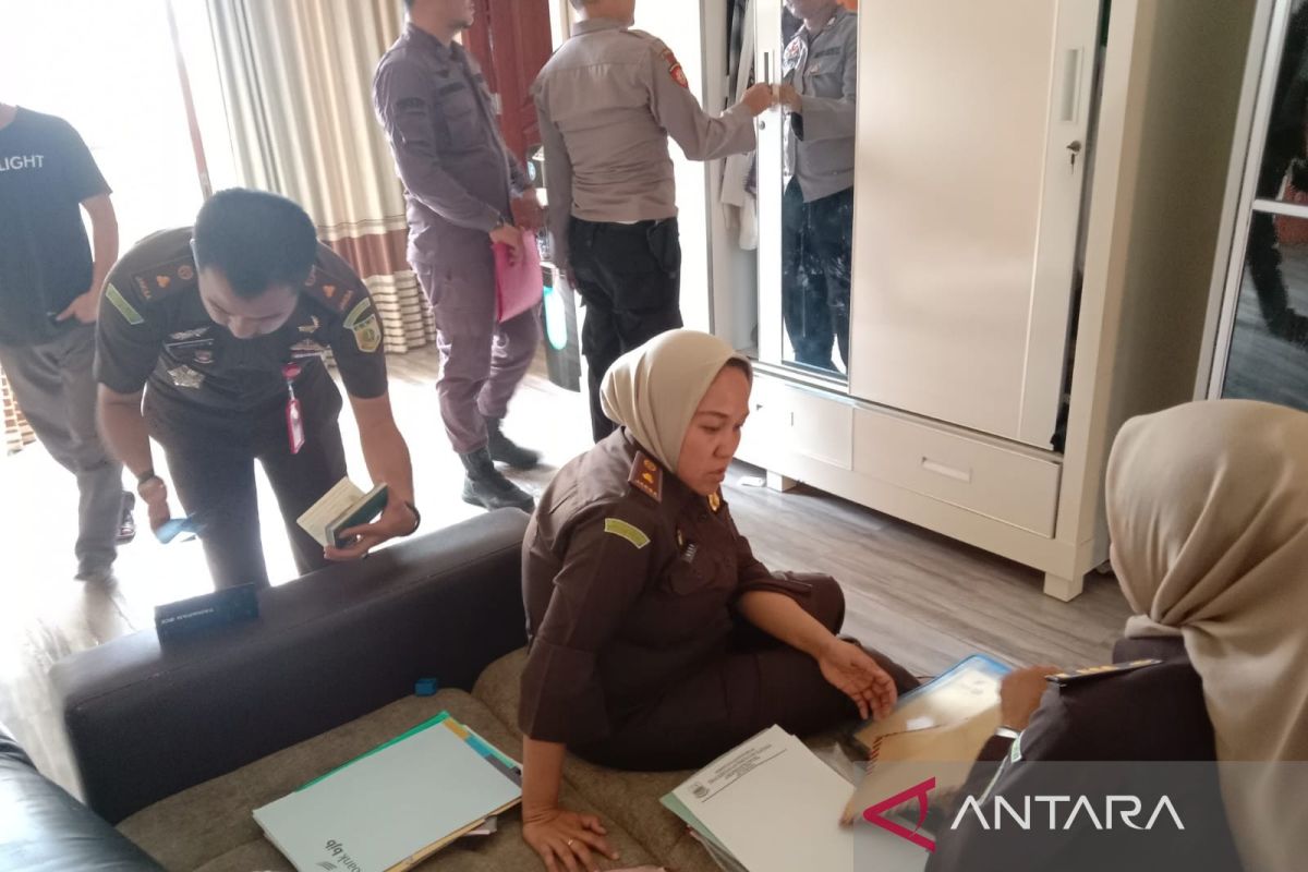 Kejari geledah rumah kontraktor terkait suap DPRD Kabupaten Bekasi