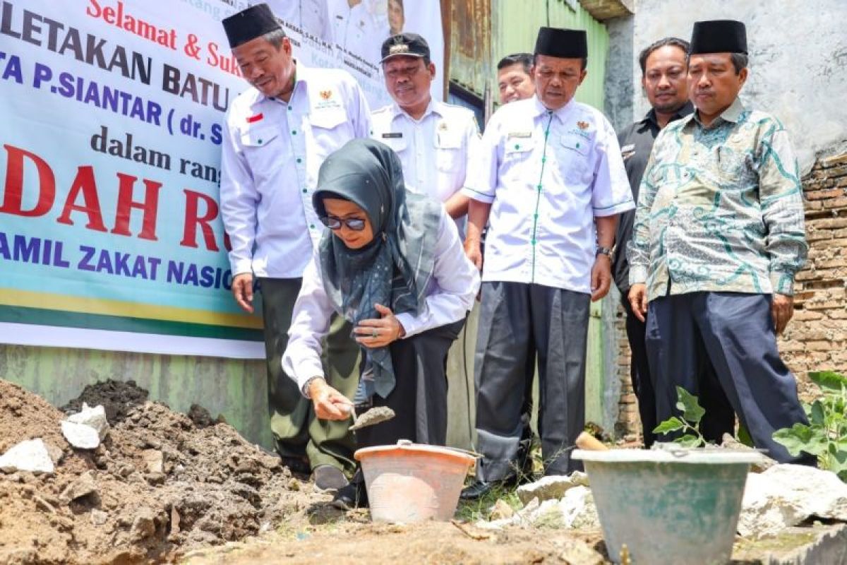 BAZNAS Bedah rumah, Wali Kota  Pematang Siantar letakkan batu pertama