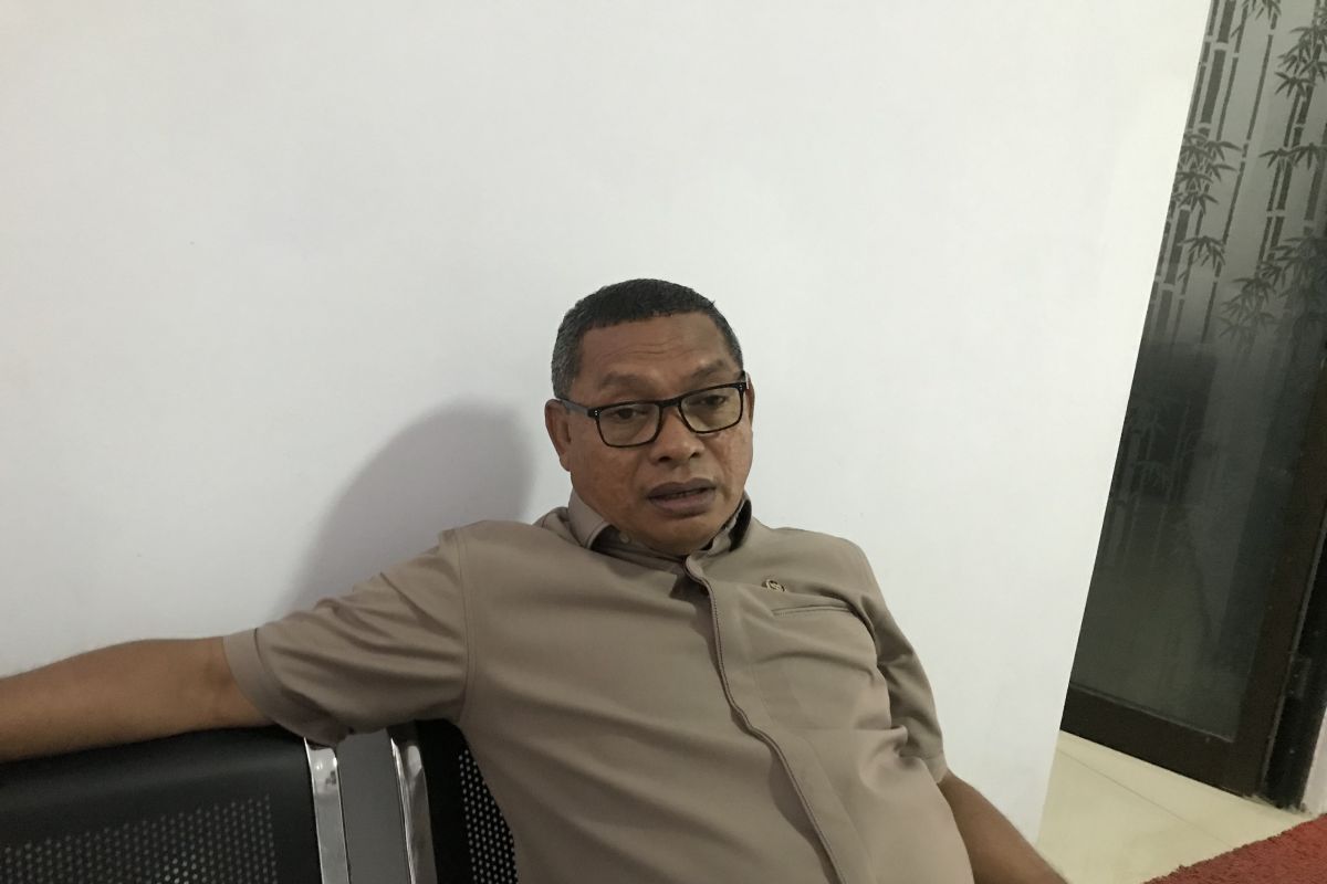Banggar DPRD Kota Ambon minta Pemkot kurangi kegiatan belanja daerah