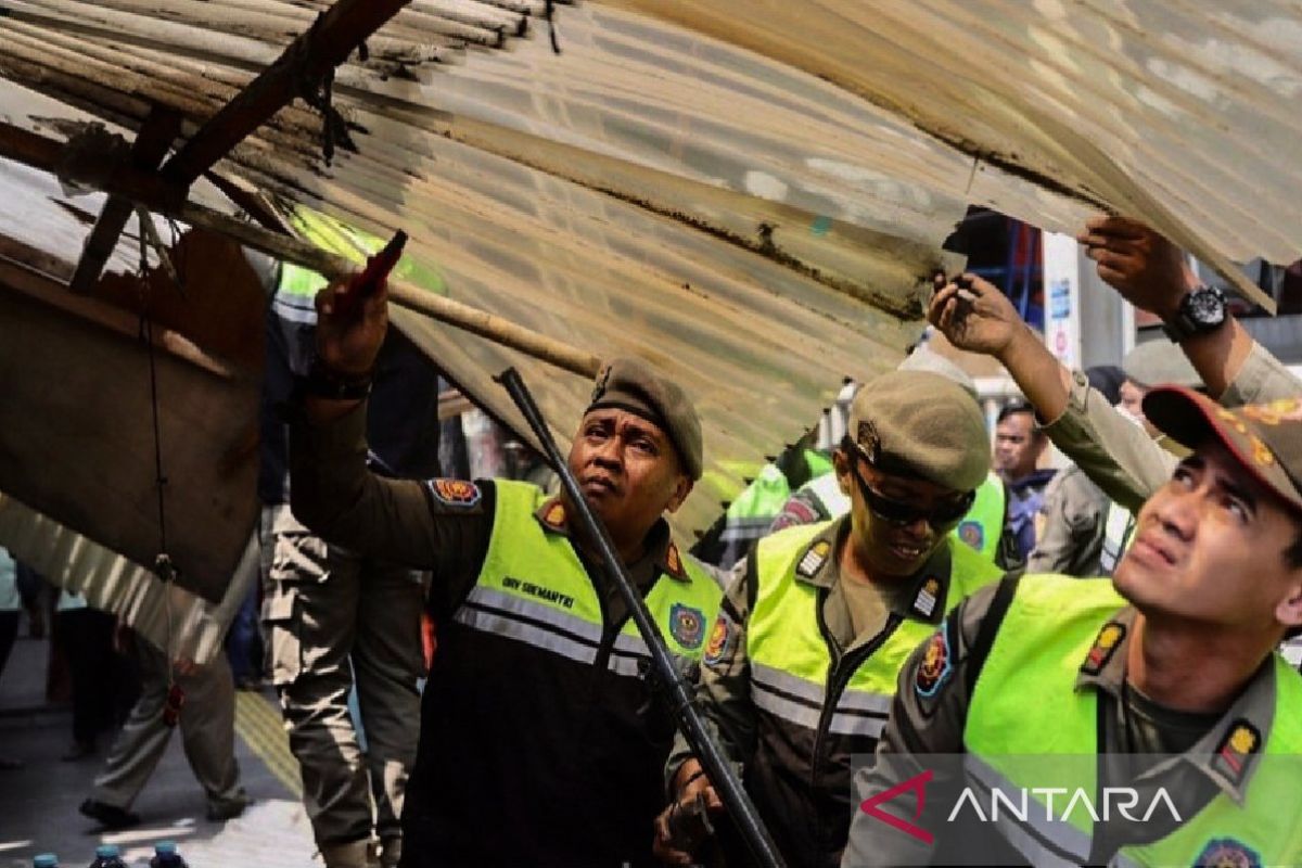 Pemkot Jakpus kembali tertibkan PKL di Tanah Abang