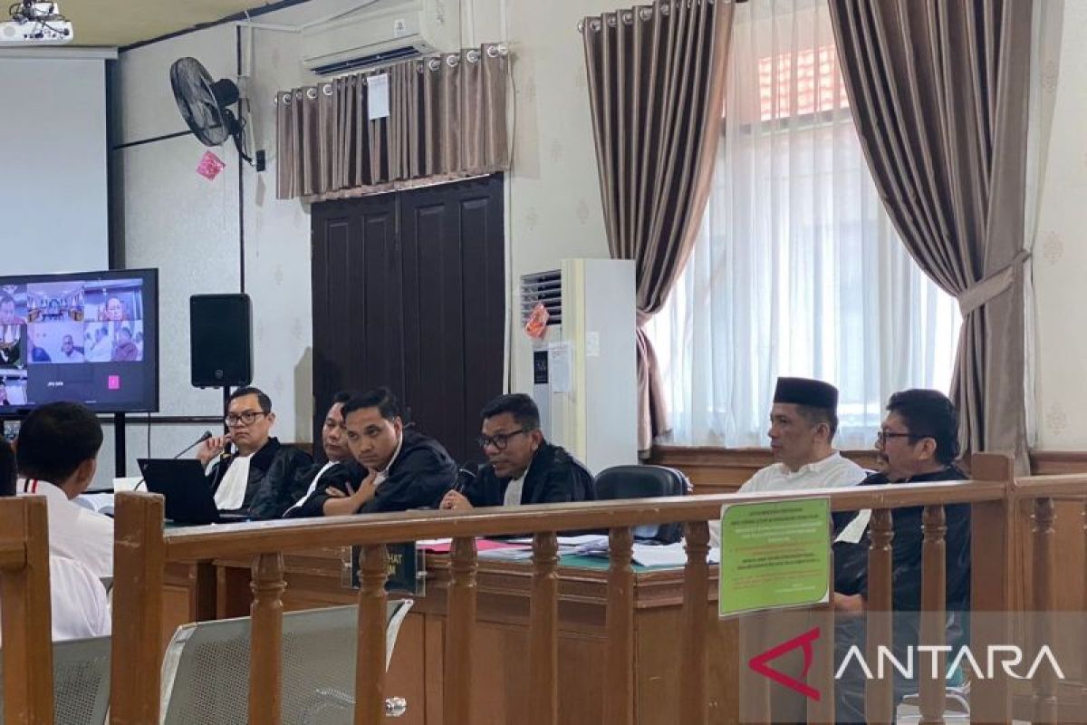 Sidang pemeriksaan saksi, Bupati nonaktif Meranti hadir langsung di persidangan