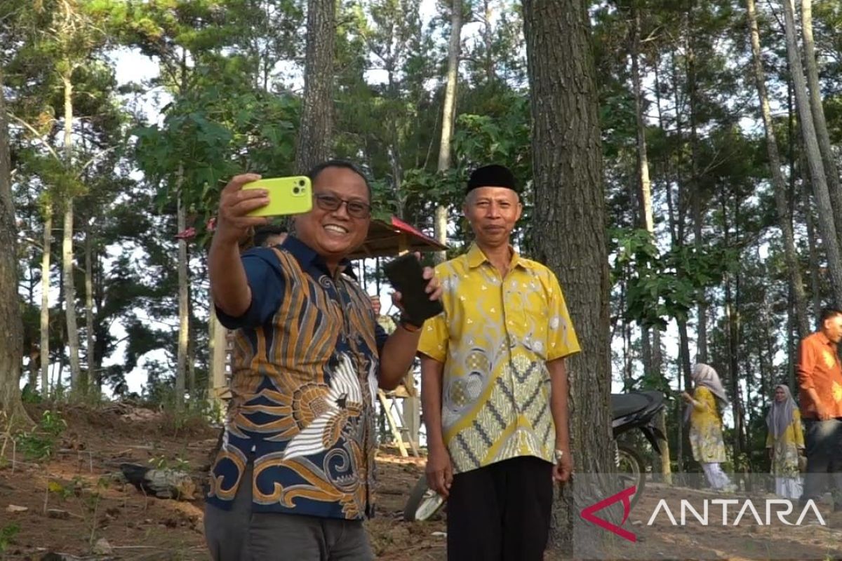 Bupati Gorontalo Utara perkenalkan Bukit Pinus Botuwombato