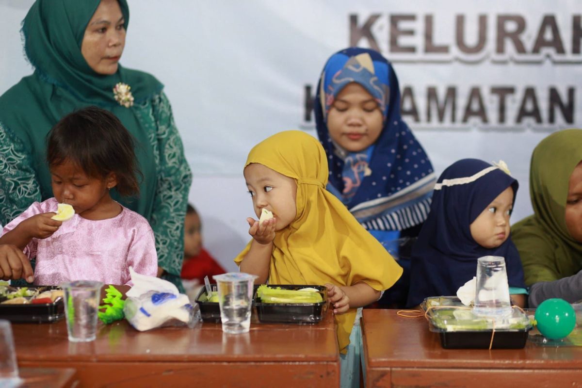 PKK Kota Kediri bagikan menu makanan tambahan ke balita