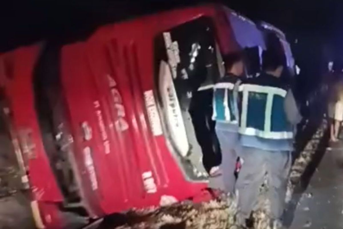 Bus Agra Mas alami kecelakaan di tol Ungaran