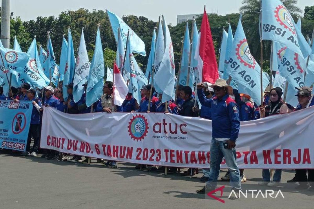 Buruh demo di Jakpus tuntut lapangan kerja sektor kesehatan dijaga