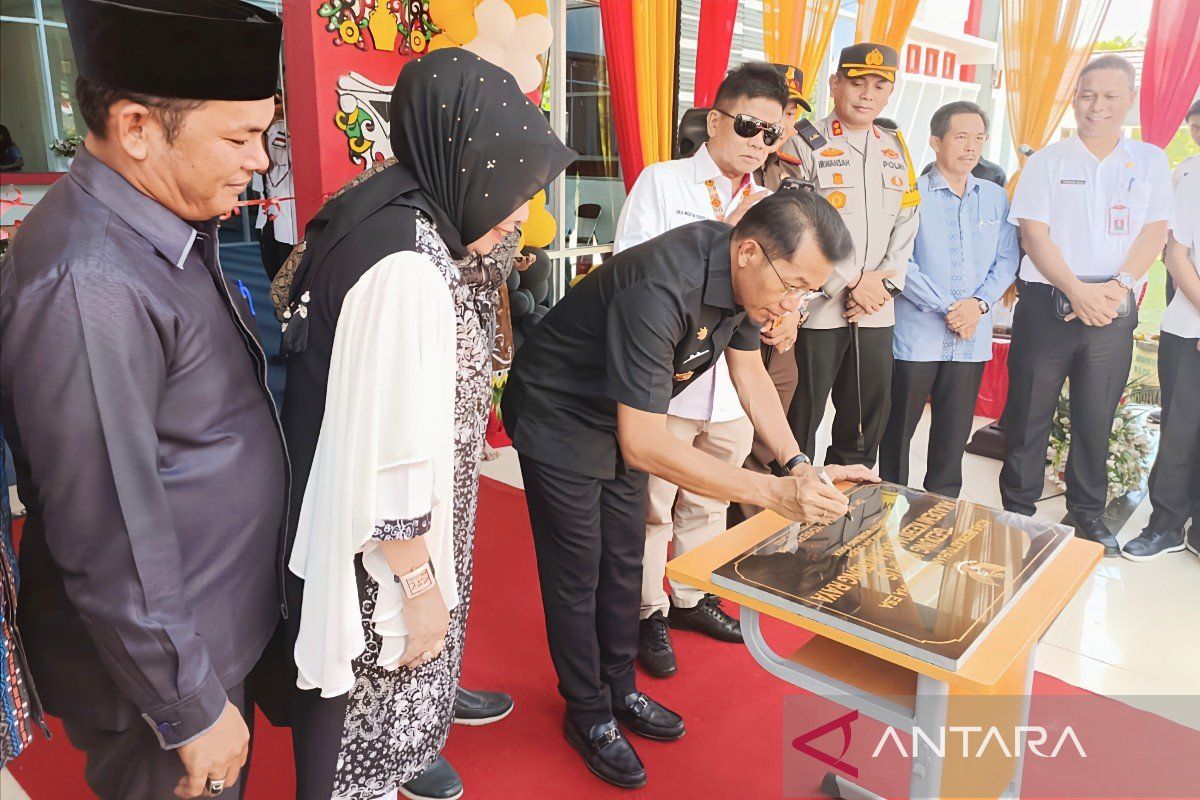 Bupati harap Akademi Kebidanan Mura semakin memacu perkembangan dunia pendidikan