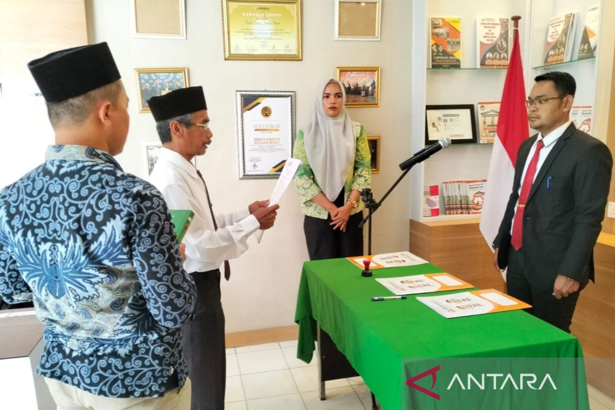 Gantikan anggota yang lolos ke tingkat kabupaten, Bawaslu Meranti PAW satu anggota Panwascam