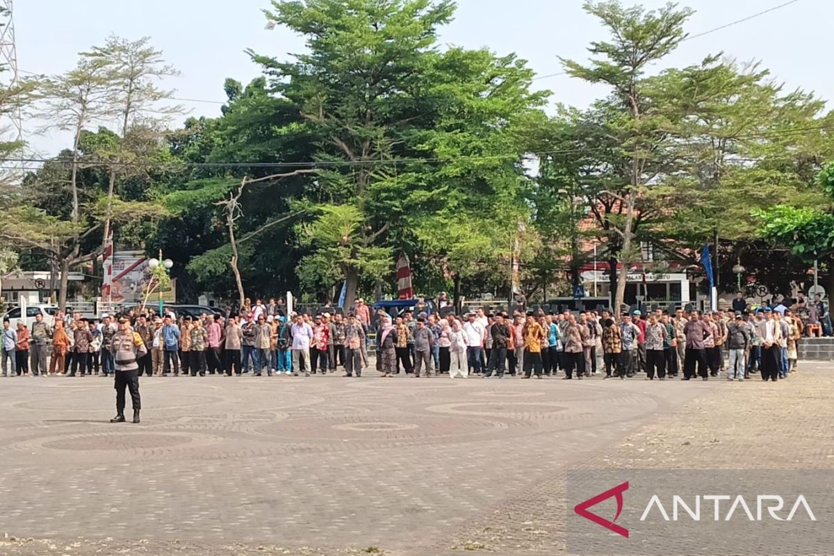 Pemkab Sukabumi hadirkan 276 calon kades ikuti apel deklarasi damai siap menang dan siap kalah