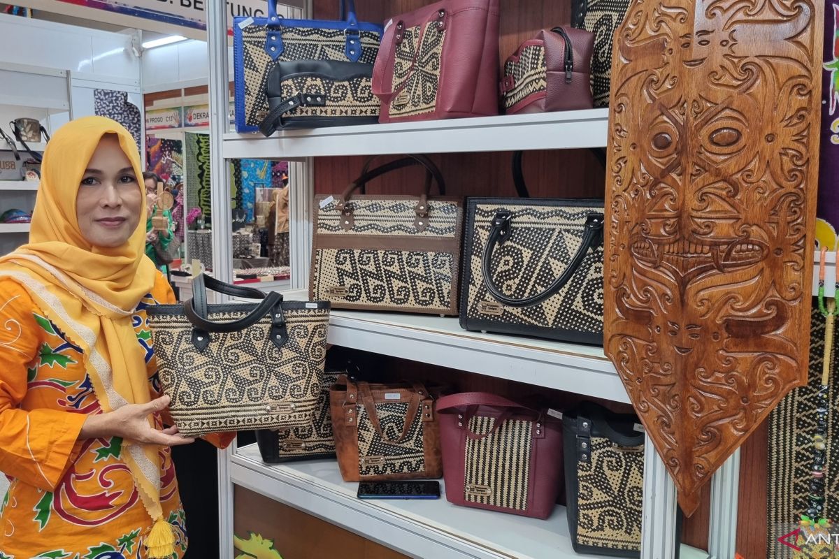 Anyaman rotan motif Bulungan tampil pada pameran Kriyanusa 2023