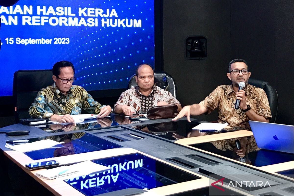 Tim Percepatan Reformasi Hukum usul penempatan polisi di K/L dibatasi