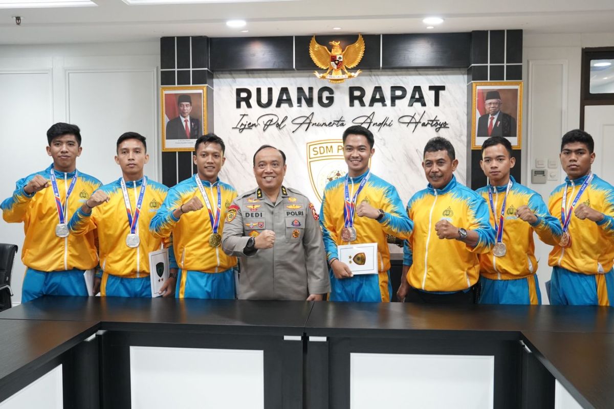 Polri hadiahi atlet karate Bhayangkara Presisi pembinaan karir