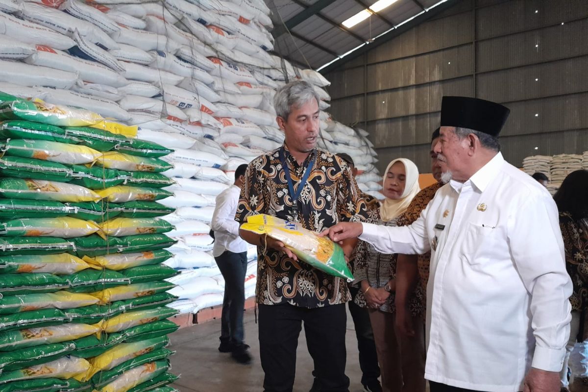 Bulog Ternate menjamin stok beras aman hingga awal 2024