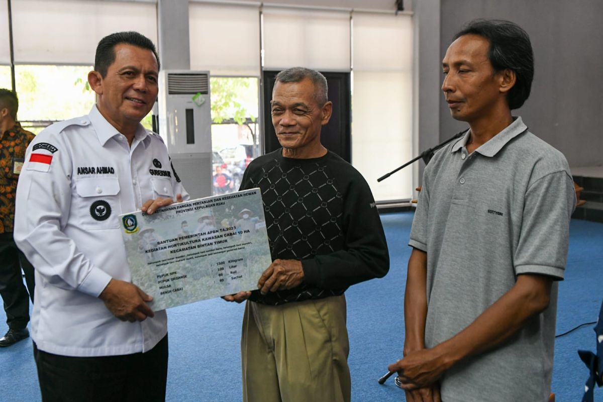 Gubernur Kepri salurkan bantuan pertanian dan perikanan di Bintan