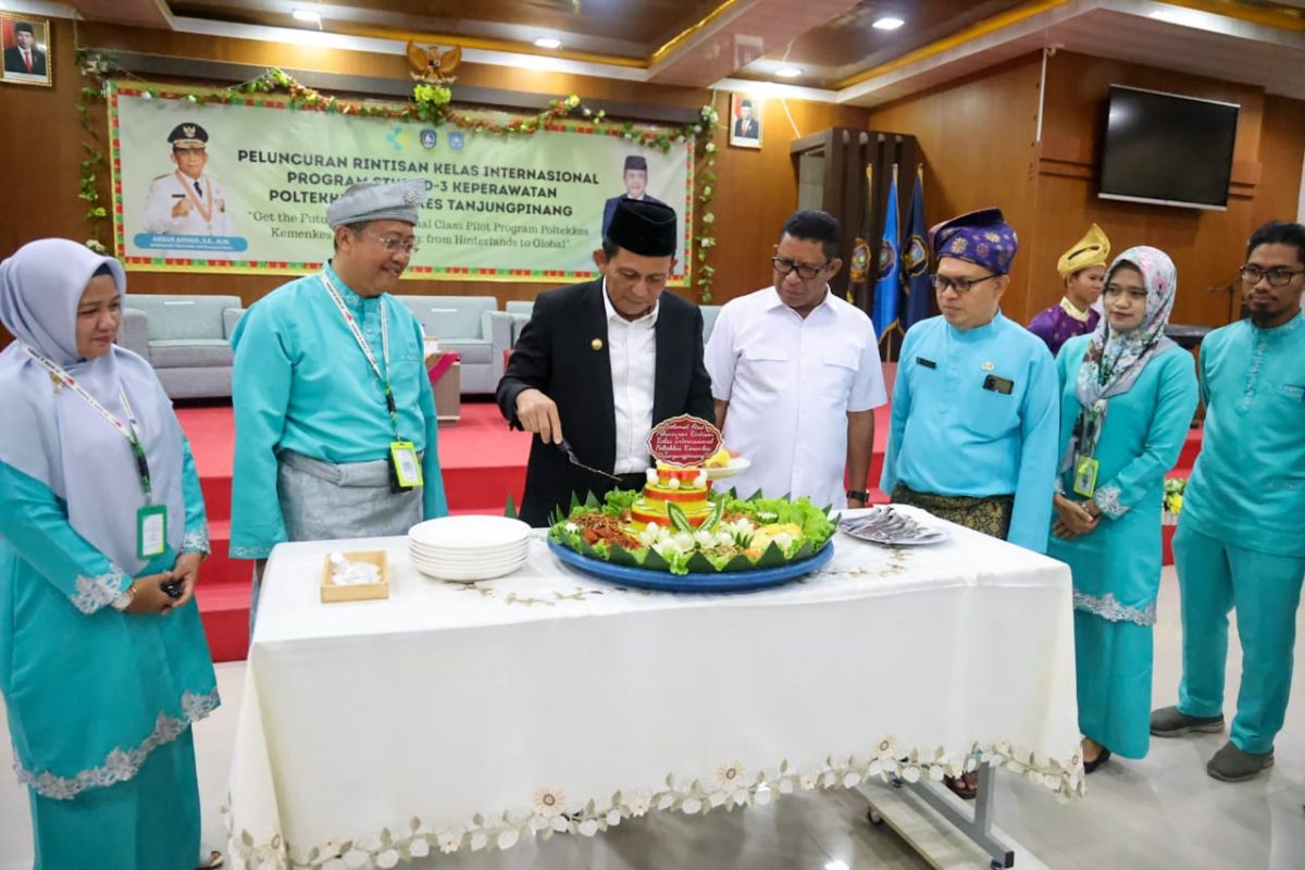 Poltekkes Kemenkes Tanjungpinang meluncurkan kelas internasional