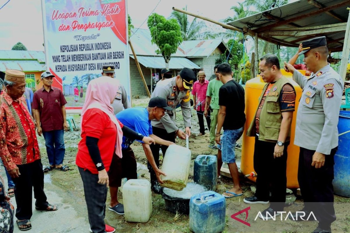 Polres dan BPBD Gorontalo bantu warga dapatkan air bersih