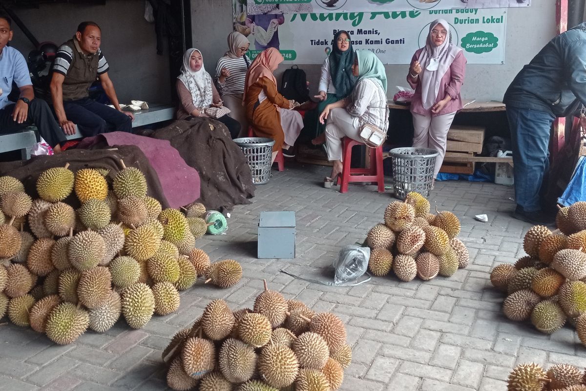 Pedagang durian Badui kewalahan layani pembeli