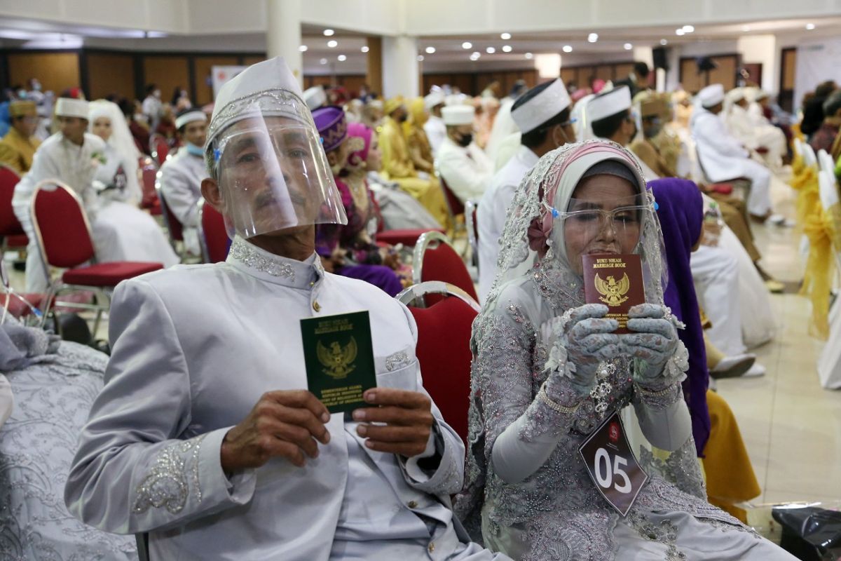 Nikah massal di Surabaya habiskan miliaran rupiah