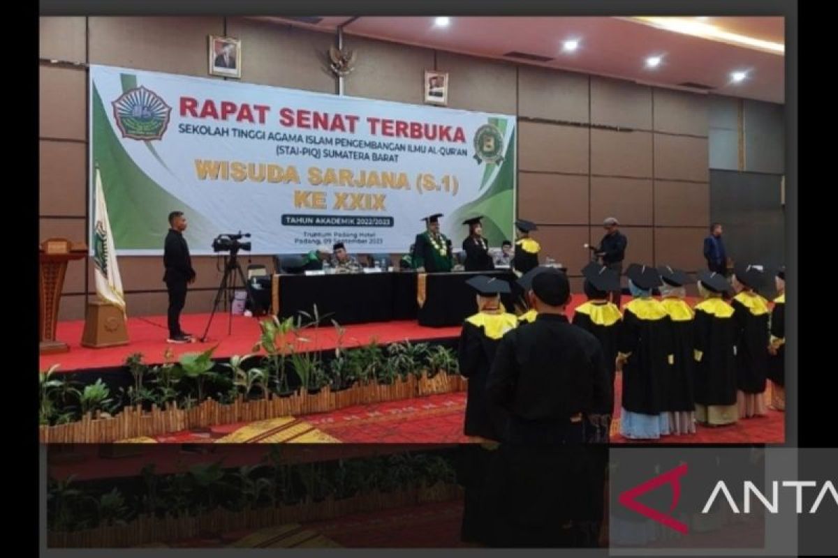 Wakil Ketua Komisi I DPRD hadiri wisuda STAI-PIQ