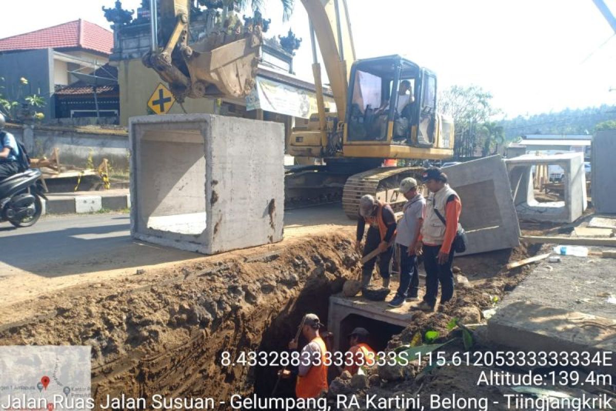 Pemkab Karangasem danai perbaikan jalan Rp5 miliar
