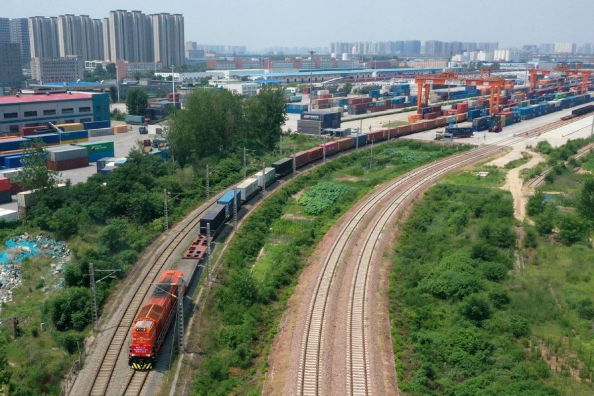 Perjalanan kereta barang China-Eropa tembus 77.000 dalam 10 tahun