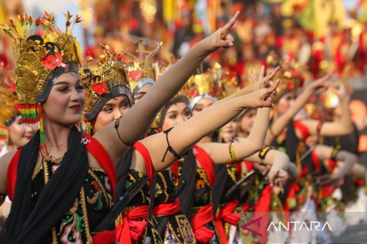 TNI AU-Pemkab Banyuwangi padukan Gandrung Sewu dan atraksi udara