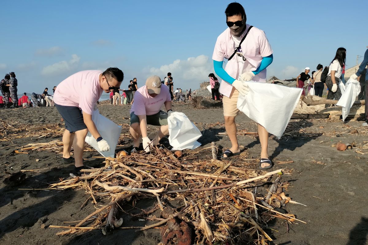 Sociolla rayakan World CleanUp Day 2023 bersama ribuan relawan di Pantai Lembeng Bali