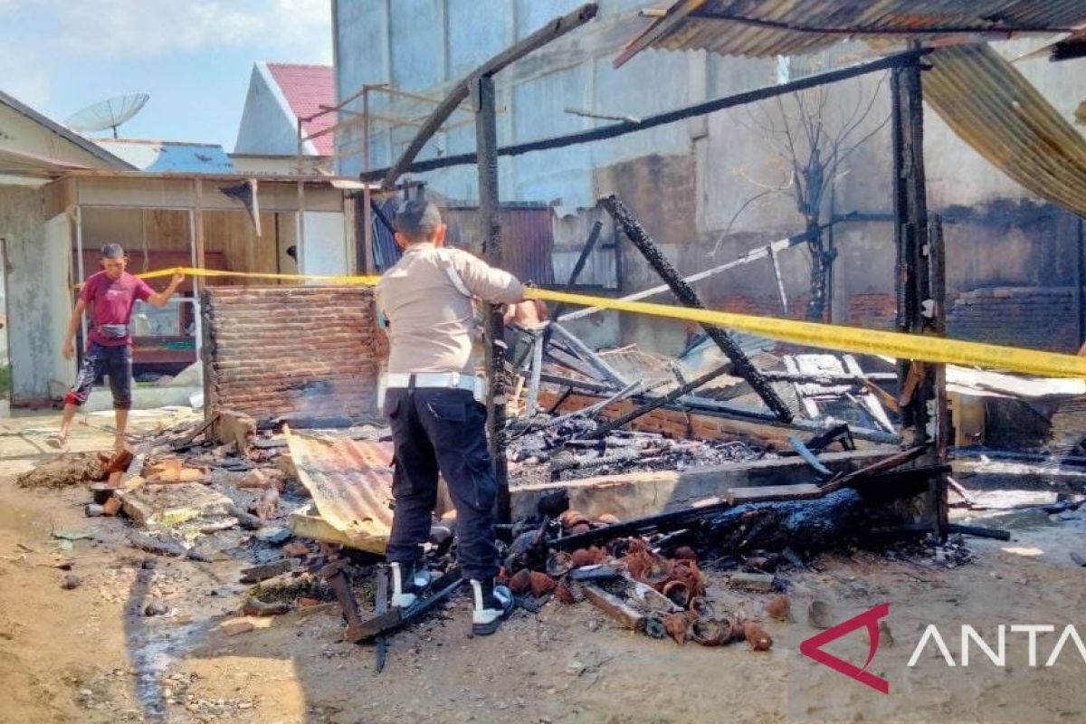 Satu unit rumah di Lhokseumawe terbakar, polisi pasang police line
