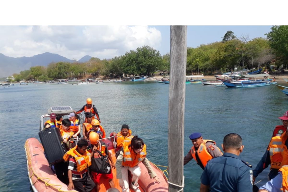 Tim SAR telah evakuasi 114 penumpang dari kapal yang kandas di Selat Bali