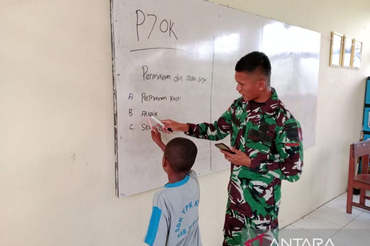 Satgas TNI bantu kembangkan pendidikan di Kampung Kisor